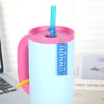 Personalisierte Multicolor 3D gedruckt Becher Strohhalm Namensschild Anhänger mit Text und Strohhalm Becher Accessoire Geburtstag Geschenk für Familie Freund