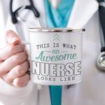 Taza esmaltada con borde plateado de 11 oz personalizada An Awesome Nurse con texto de agradecimiento de cumpleaños Regalo de graduación para estudiantes de medicina y enfermería