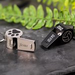 Silbato personalizado grabado con símbolo de béisbol o fútbol con nombre y cordón regalo para entrenador ideal para deportes escolares y al aire libre