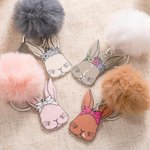 Personalisierte Multicolor niedlichen Kaninchen Gesicht Muttermal Foto Schlüsselanhänger mit Namen und Plüsch Ball Geburtstag Tasche Zubehör Geschenk für Kaninchenliebhaber