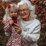 Personalisierte Multicolor Bogen bestickt Oma weiches Sweatshirt Hoodie mit 1-12 Namen der Enkelkinder Muttertag Geburtstag Geschenk für Oma Mama