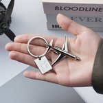 Portachiavi personalizzato per aereo bimotore con testo e simbolo Souvenir di viaggio Compleanno Promozione Regalo per gli amanti dell'aviazione Piloti Assistenti di volo