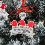 Personalisierte Weihnachtsmütze Weihnachtsornament mit 2-10 Namen Baum hängen Weihnachtsdekoration Geschenk für Familie