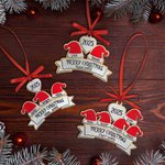 Personalisierte Weihnachtsmütze Weihnachtsornament mit 2-10 Namen Baum hängen Weihnachtsdekoration Geschenk für Familie