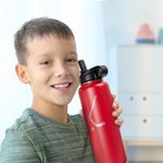 Bottiglia d'acqua isolata con nome e numero incisi al laser Regalo di compleanno per giocatori amanti dell'hockey con design personalizzato della maglia e del bastone da hockey