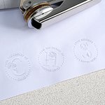 Timbro a secco personalizzato Ex Libris From The Library of Birth Flower Initial Book con testo Regalo di compleanno e anniversario per bibliotecari amanti dei libri