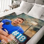 Personalisierte Multicolor Fußballfeld Hintergrund weiche Decke mit Namen und Nummer Home Decor Senior Night Geschenk für Ball Sportliebhaber werfen