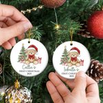 Personlig nallebjörn med tomteluva Keramisk julprydnad med namn Första julgransdekoration Present till baby pojkar flickor