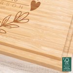 Personalisierte eingraviert Liebe Kranz FSC Bambus Charcuterie Schneidebrett mit Namen Datum und Saft Rille Hochzeit Housewarming Geschenk für Paar