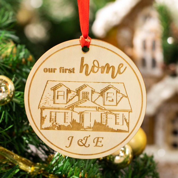 Adorno colgante personalizado de madera con foto del hogar grabada con nombre y fecha Regalo de inauguración de la casa en Navidad para la familia