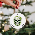 Personlig Gothic Födelseblomma Sockerdödskalle Keramisk prydnad med namn och år Rolig semesterdekoration Day of the Dead Present