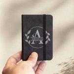 Personligt namn med blommiga initialer PU-läder A7 Pocket Notebook Resetillbehör Semester Födelsedag Tillbaka till skolan Present till kontorsarbetare Lärare 2