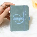 Personligt namn med blommiga initialer PU-läder A7 Pocket Notebook Resetillbehör Semester Födelsedag Tillbaka till skolan Present till kontorsarbetare Lärare 5