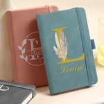 Personligt namn med blommiga initialer PU-läder A7 Pocket Notebook Resetillbehör Semester Födelsedag Tillbaka till skolan Present till kontorsarbetare Lärare 1