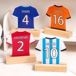 Personalisierte klassische Fußballtrikot Design Name Nummer Acryl LED-Nachtlicht mit hölzernen Basis Home Decor Geburtstagsgeschenk für Sportliebhaber