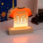 Personalisierte klassische Fußballtrikot Design Name Nummer Acryl LED-Nachtlicht mit hölzernen Basis Home Decor Geburtstagsgeschenk für Sportliebhaber