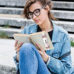 Personalizada Nacimiento Flor Caricatura Personaje Marcapáginas de cuero Banda con bolsillo para bolígrafo Oficina Lectura Accesorio Regalo de cumpleaños para los ratones de biblioteca Familia Amigos