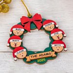 Ornement de Noël personnalisé en bois pour fenêtre et couronne avec 1-9 noms gravés et année Cadeau de décoration d'intérieur pour la famille et les amis