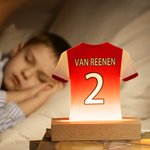 Personalisierte klassische Fußballtrikot Design Name Nummer Acryl LED-Nachtlicht mit hölzernen Basis Home Decor Geburtstagsgeschenk für Sportliebhaber