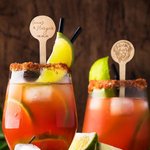 Lot de 50 Bâtonnets Mélangeurs Personnalisés avec Initiale Nom Date Gravés à Design Fixe Accessoires de Cocktail en Bois Cadeaux de Mariage Soirée