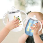 Spersonalizowany kubek niekapek z kwiatowym inicjałem i imieniem 10 uncji z uchwytem Prezent urodzinowy dla dziecka na baby shower