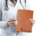 Personalisierte Rod of Asclepius Leder gefüttert Notebook mit Text und 200 Seiten Papier Geburtstag Anerkennung Geschenk für Krankenschwester Arzt medizinisches Personal