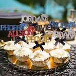 Personalisierte Multicolor Glitter Bachelor Hut Bogen wiederverwendbare Cupcake Toppers mit Namen Geburtstag Graduierung Party Dekor Geschenk für Absolventen
