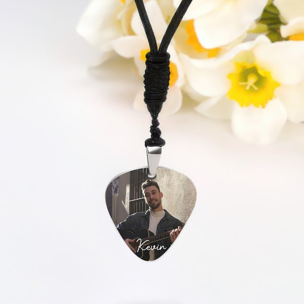 Collana personalizzata in corda intrecciata di plettro per chitarra con foto e nome Accessorio per performance musicali Regalo di compleanno per chitarristi musicisti