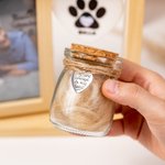 Spersonalizowana drewniana ramka na pamiątkowe zdjęcie zwierzaka ze słoikiem na włosy i imieniem z odciskiem łapy Ozdoba z sercem Dekoracja domu Utrata zwierzaka Prezent współczucia dla miłośników zwi
