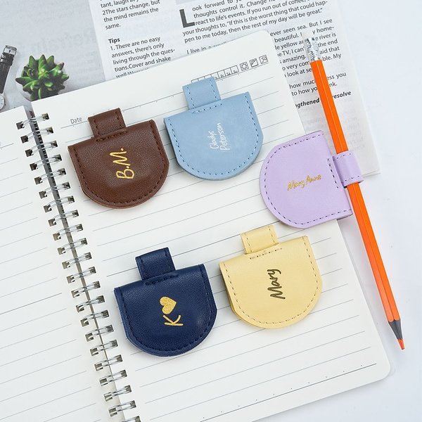 Gepersonaliseerde Folie Gegraveerde Naam Magnetische Lederen Bladwijzer Clip met Pen Houder School Kantoorbenodigdheden Verjaardag Leescadeau voor Boekenliefhebbers