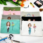 Personalisierte Geburt Blume Schleife Stethoskop Cartoon-Charakter Canvas Make-up Tasche mit Namen Anerkennung Krankenschwester Woche Geschenk für medizinisches Personal Frauen