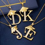 Personalizada delicada Graduación Cap Circonio Collar Inicial Graduación Keepsake Regalo de cumpleaños para los graduados