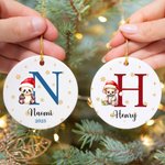 Ornement de Noël personnalisé en céramique avec initiales multicolores et nom Cadeau de Noël pour les enfants et la famille
