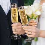Verres à champagne personnalisés avec nom et date gravés Lot de 2 flûtes à champagne monogramme floral Cadeau de mariage pour les jeunes mariés