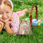 Conejito de Pascua personalizado Bolsa de regalo de arpillera cruzada con nombre Fiesta de caza de Pascua Regalo para niños Niñas