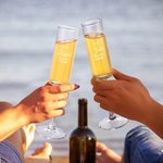Verres à champagne personnalisés avec nom et date gravés Lot de 2 flûtes à champagne monogramme floral Cadeau de mariage pour les jeunes mariés