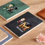 Gorra de Graduación Personalizada Caricatura de Personaje 100 Páginas Cuaderno de Cuero Forrado con Nombre Inicial Regalo de Graduación para Graduados de Escuela Secundaria y Universidad