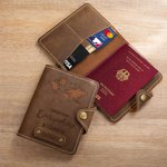 Personalisierte Weltkarte Kompass Leder Reisepasshülle mit Namen und Kartenfächern Urlaub Essentials Geschenk für Urlaub- und Reiseliebhaber