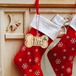 Personalizzato con osso di cane di agrifoglio in legno ornamento calza con testo e anno albero di Natale decorazione regalo di compleanno per gli amanti degli animali domestici