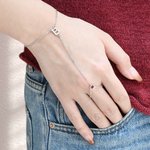 Personlig, lekkert, justerbart håndkjedearmbånd med initialer og fingerring med fødselsstein Bursdagsgave til kvinner