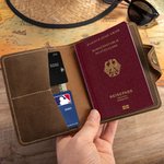 Personalisierte Weltkarte Kompass Leder Reisepasshülle mit Namen und Kartenfächern Urlaub Essentials Geschenk für Urlaub- und Reiseliebhaber