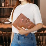 Personalisierte Cartoon Graduate Horoskop Geburt Blume PU Leder Notebook Cover mit Namen Graduierung Geburtstag Geschenk für Frauen