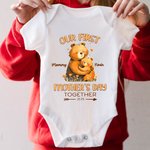 Personlig Hugging Bears Our First Mother's Day 100% bomull Baby Onesie med namn Första mors dag gåva till mamma baby