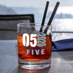 Cumpleaños Personalizado Timeless 10oz Old Fashioned Rocks Whiskey Glass con Nombre Año Edad Barware Regalo de cumpleaños para los amantes del licor