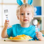 Personlig Happy Easter Cute Bunny Floral Initial Namn Barngaffel Sked Kniv 3 delar bestickset med fodral Påskfödelsedagspresent för pojkar flickor