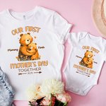 Personlig Hugging Bears Our First Mother's Day 100% bomull Baby Onesie med namn Första mors dag gåva till mamma baby