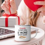 Gepersonaliseerde Ik Hou Van Je Meer Leuke Cartoon Koekje 11 oz Zilver Rand Emaille Mok met Naam en Tekst Verjaardag Valentijnsdag Cadeau voor Koppels