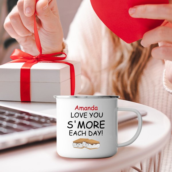 Gepersonaliseerde Ik Hou Van Je Meer Leuke Cartoon Koekje 11 oz Zilver Rand Emaille Mok met Naam en Tekst Verjaardag Valentijnsdag Cadeau voor Koppels