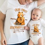 Personlig Hugging Bears Our First Mother's Day 100% bomull Baby Onesie med namn Första mors dag gåva till mamma baby