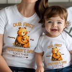 Personlig Hugging Bears Our First Mother's Day 100% bomull Baby Onesie med namn Första mors dag gåva till mamma baby